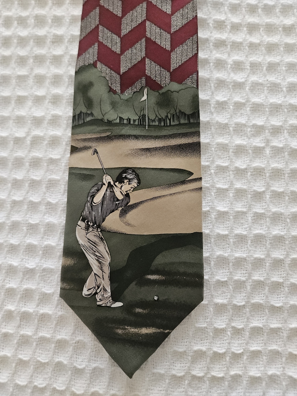 Pebble Beach Men's Burgundy Golf Theme Geometric Silk Tie Classic One Size